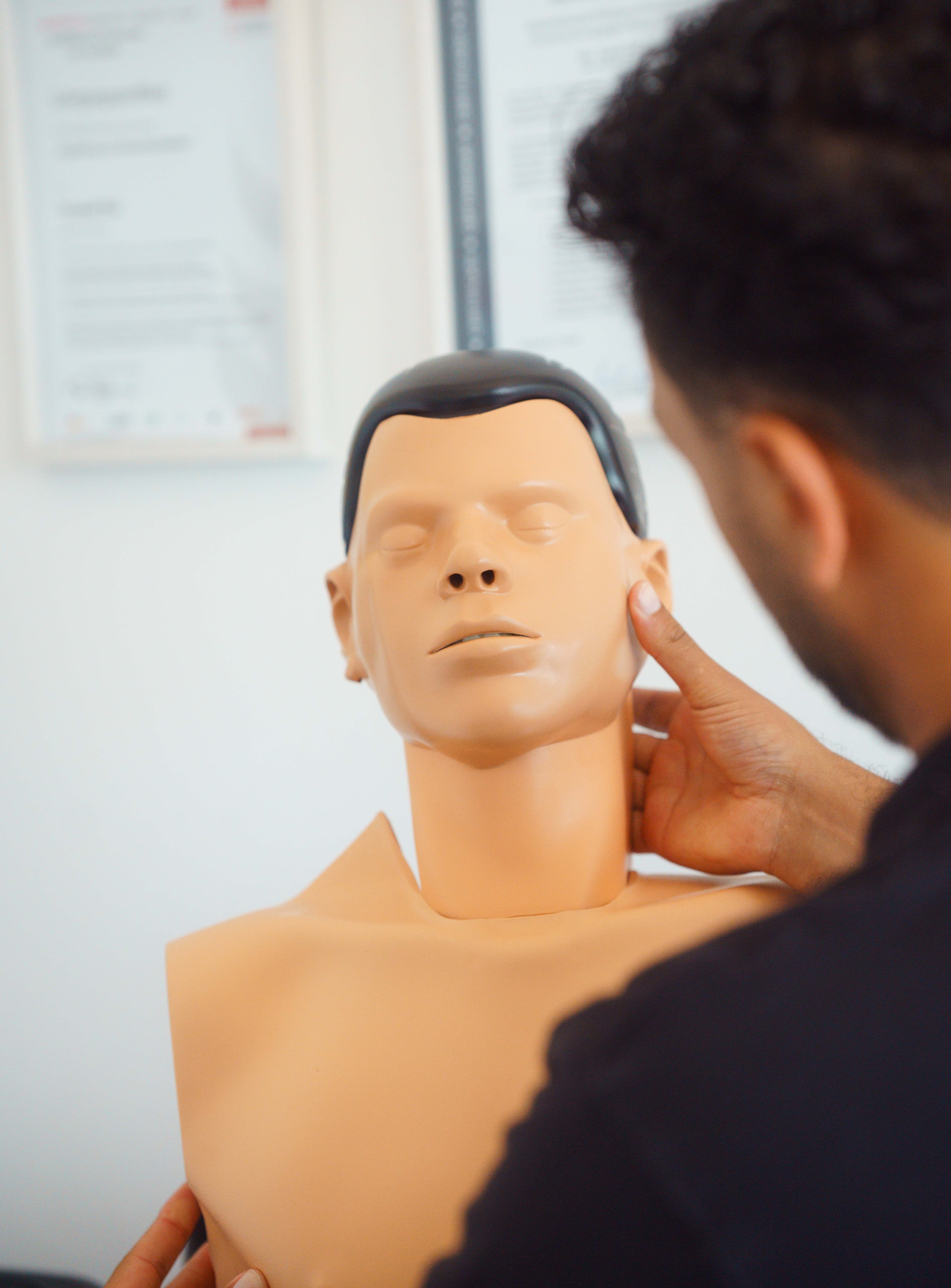 Besonderheiten bei Erste Hilfe Schulungen in verschiedenen Branchen