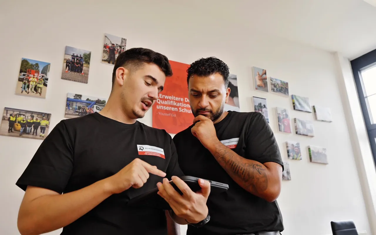 Youssef Eid im Beratungsgespräch